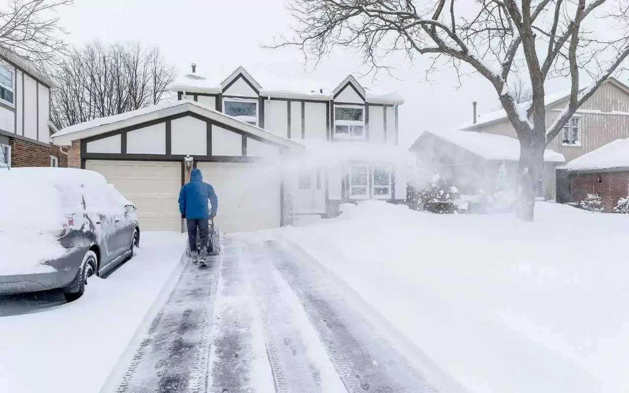 How to Make Your Own Salt Brine for Snow and Ice Removal in Toronto